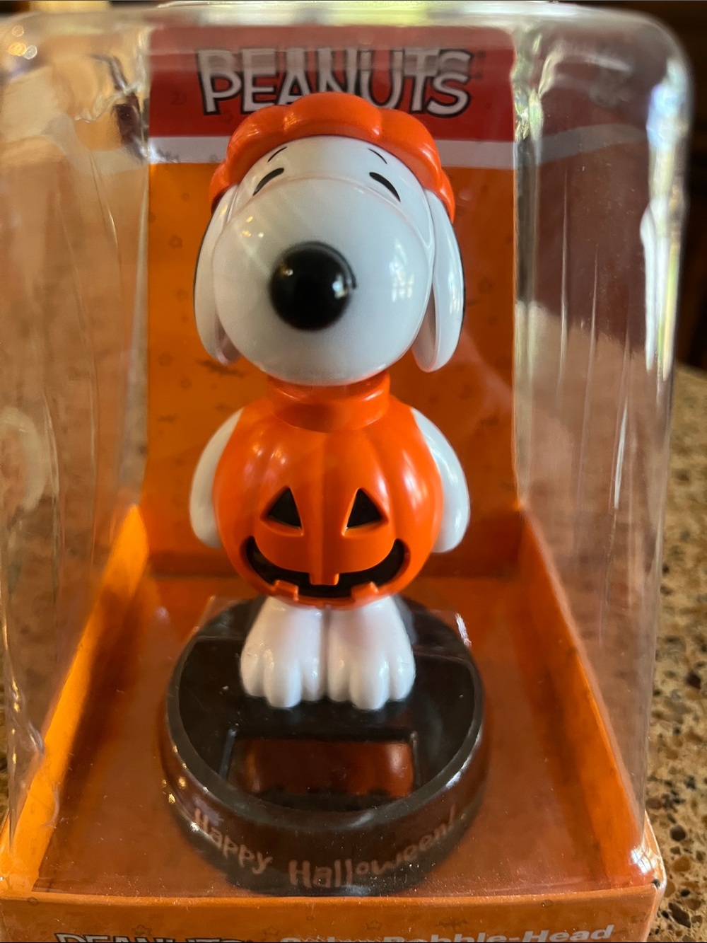 Peanuts Snoopy pumpkin Jack-o'-Lantern solar Bobblehead - Orange & White NWT